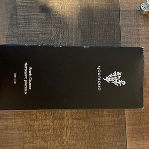 Make up brush cleaner